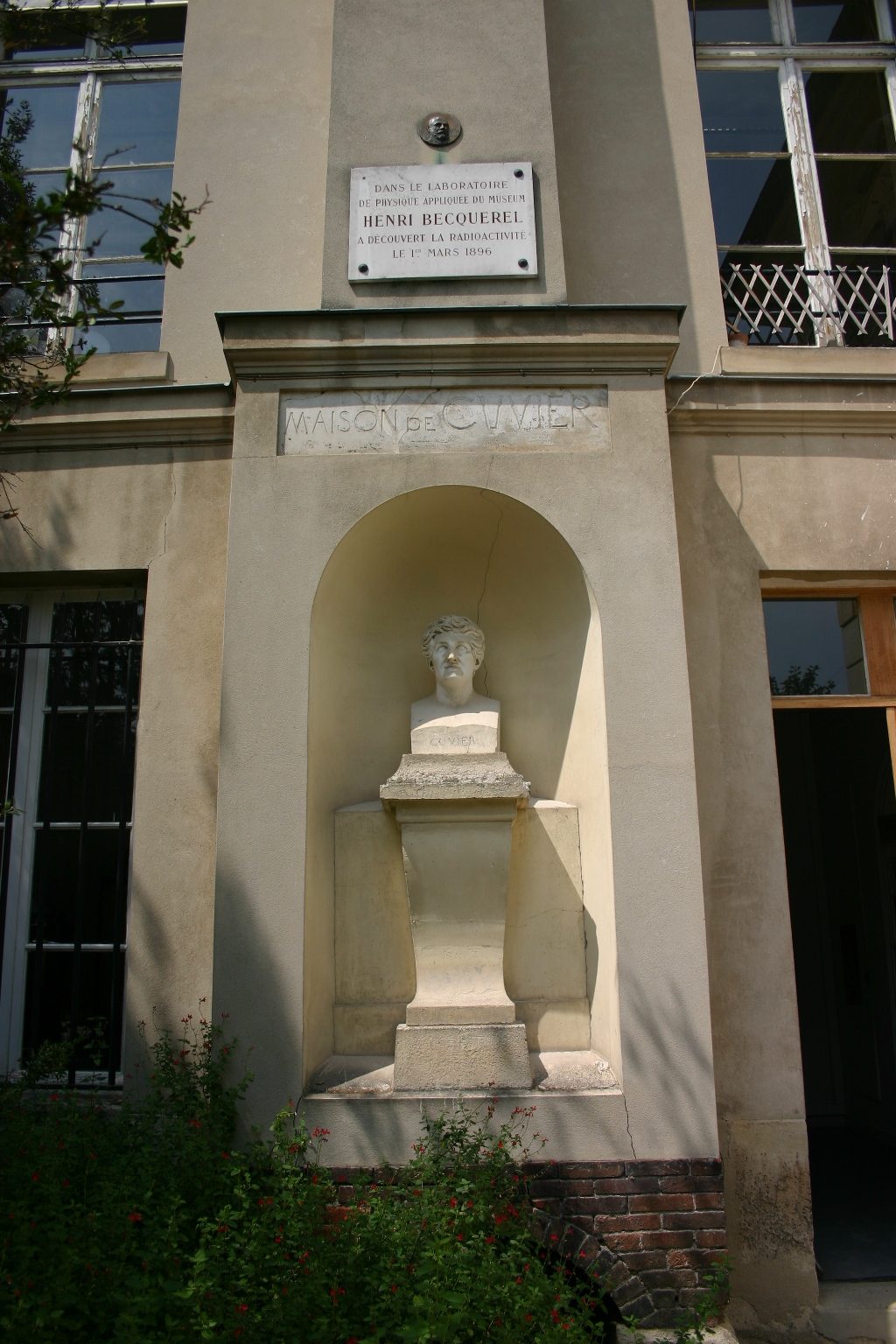 Georges Cuvier's home, Jardin des Plants, Paris - 02.JPG